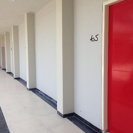 Rumah Cassa Guest House Surabaya Bagian luar foto