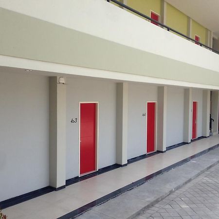 Rumah Cassa Guest House Surabaya Bagian luar foto
