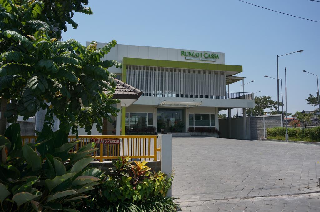 Rumah Cassa Guest House Surabaya Bagian luar foto