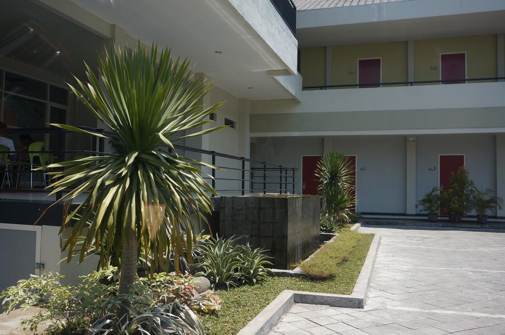 Rumah Cassa Guest House Surabaya Bagian luar foto
