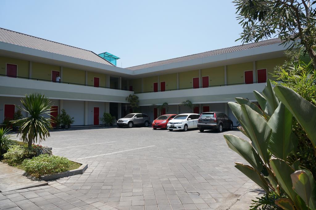 Rumah Cassa Guest House Surabaya Bagian luar foto