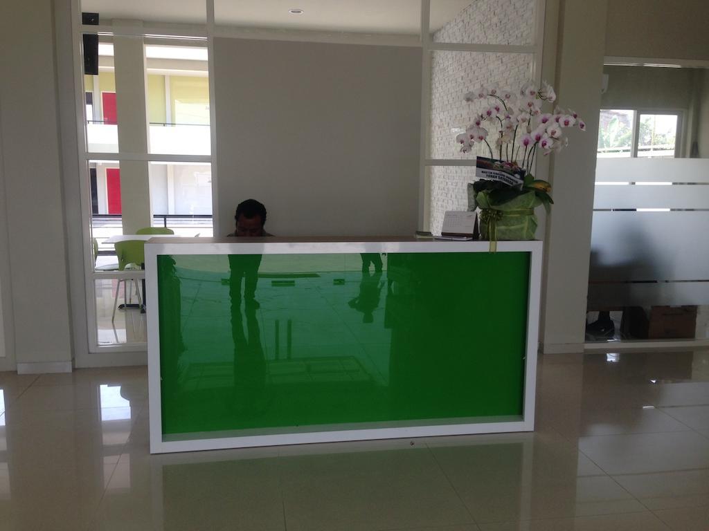 Rumah Cassa Guest House Surabaya Bagian luar foto