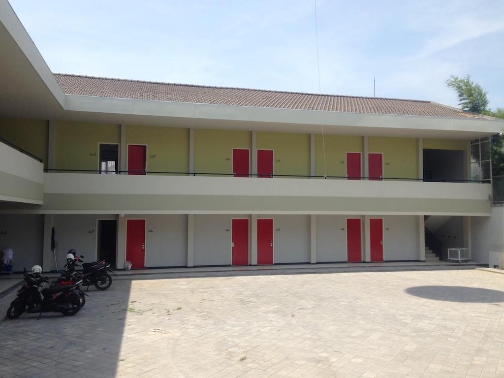 Rumah Cassa Guest House Surabaya Bagian luar foto