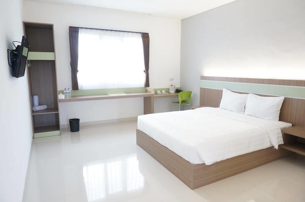 Rumah Cassa Guest House Surabaya Bagian luar foto